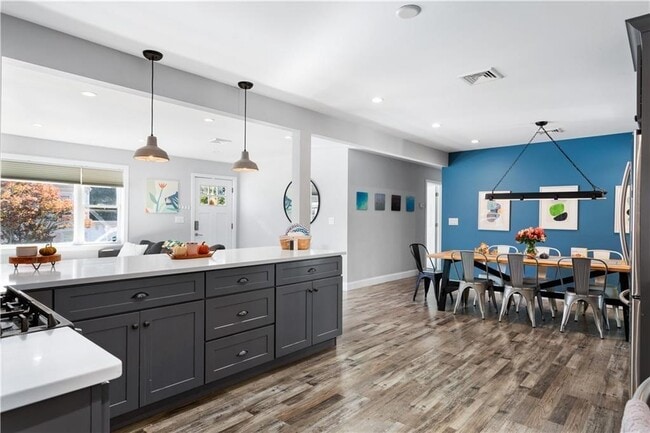 Building Photo - 4 James St