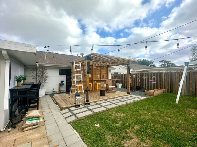 Building Photo - 5419 Dumfries Dr