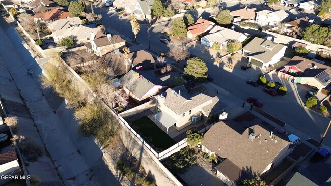 Building Photo - 617 Colchester Dr
