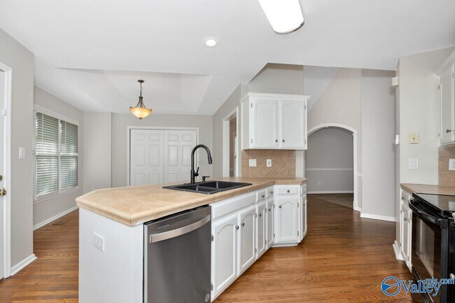 Building Photo - 180 Jarrett Ln