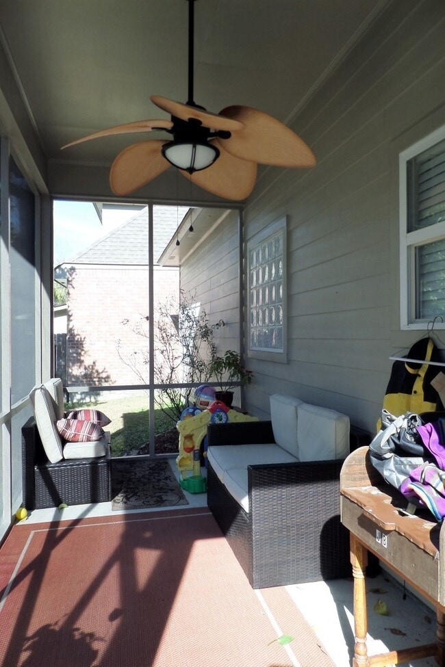 Building Photo - Location and upgrades! 3BR/2BA dbl garage, tons of storage, no carpet!