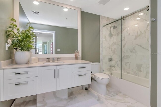 Building Photo - 1120 E Kennedy Blvd