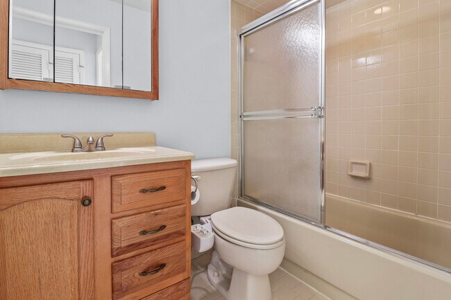 Building Photo - 3961 SW Greenwood Way