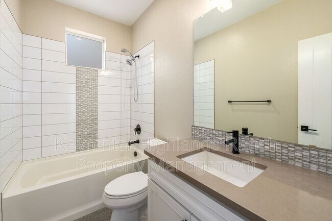 Building Photo - 955 Ramblestone St