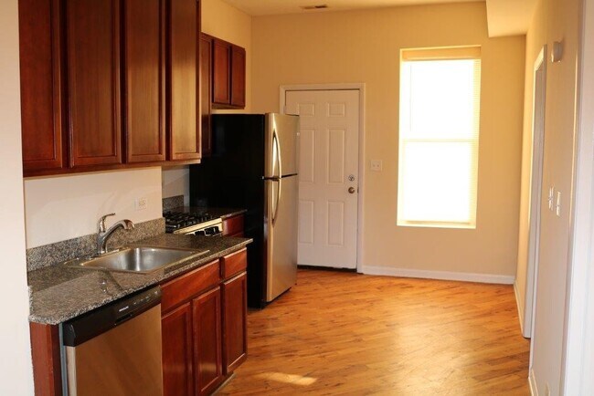 Building Photo - 2300 S Ridgeway Ave
