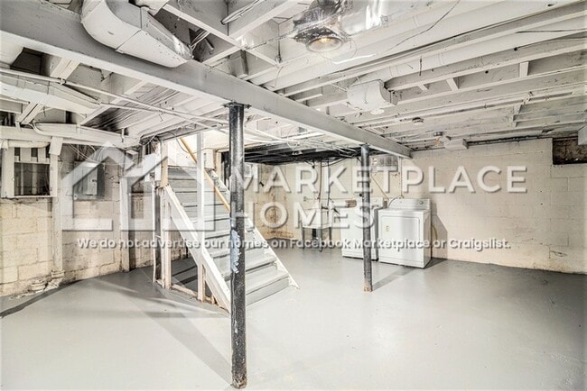 Building Photo - 16570 Kentfield St