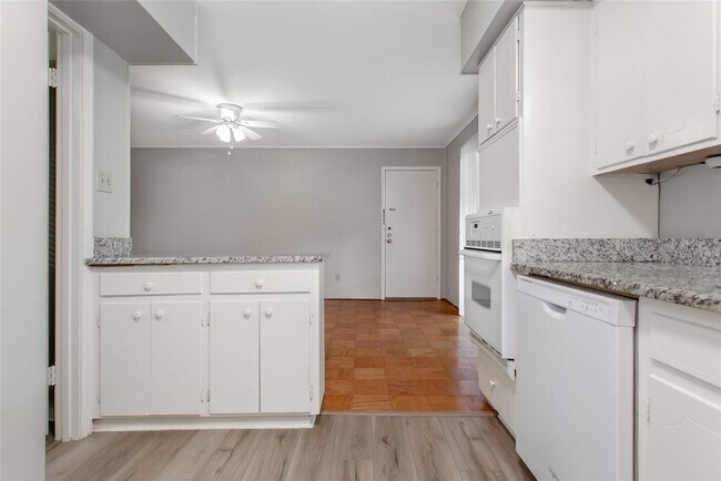Building Photo - 6007 Sandhurst Ln
