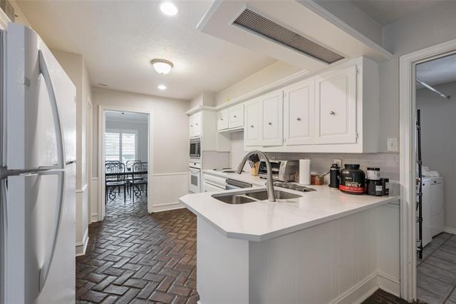 Building Photo - 6129 Glennox Ln