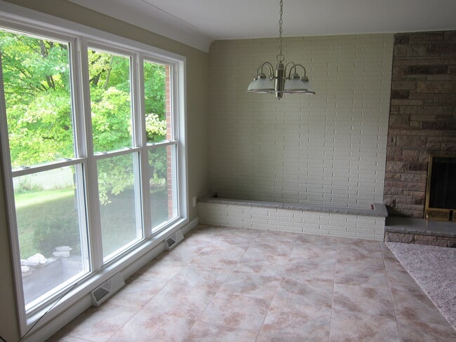 Building Photo - 5083 Mellwood Dr