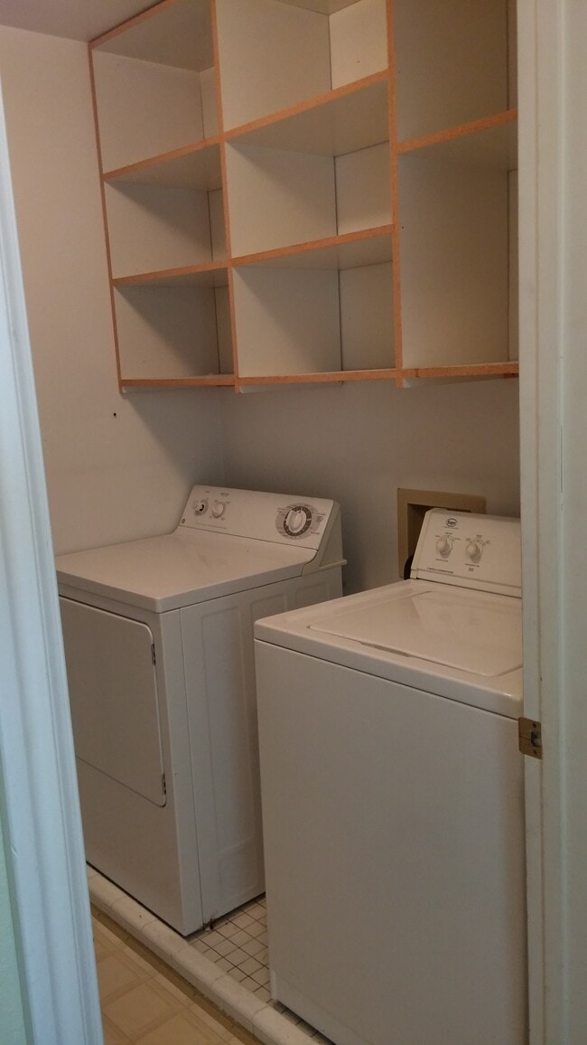 Building Photo - 285 N 400 E