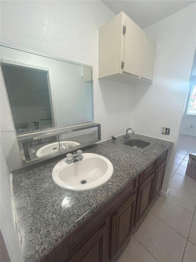 Building Photo - 6950 Miami Gardens Dr