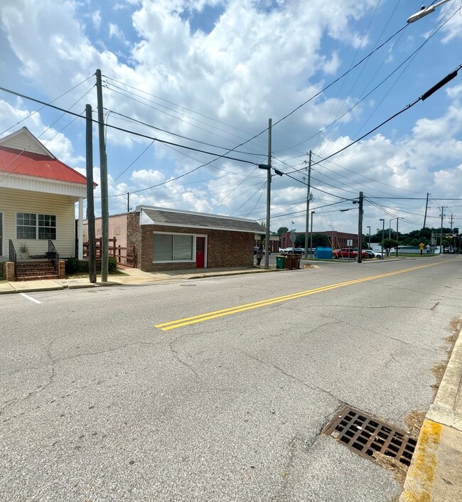 Building Photo - Office Space In Downtown Biloxi! Great Loc...