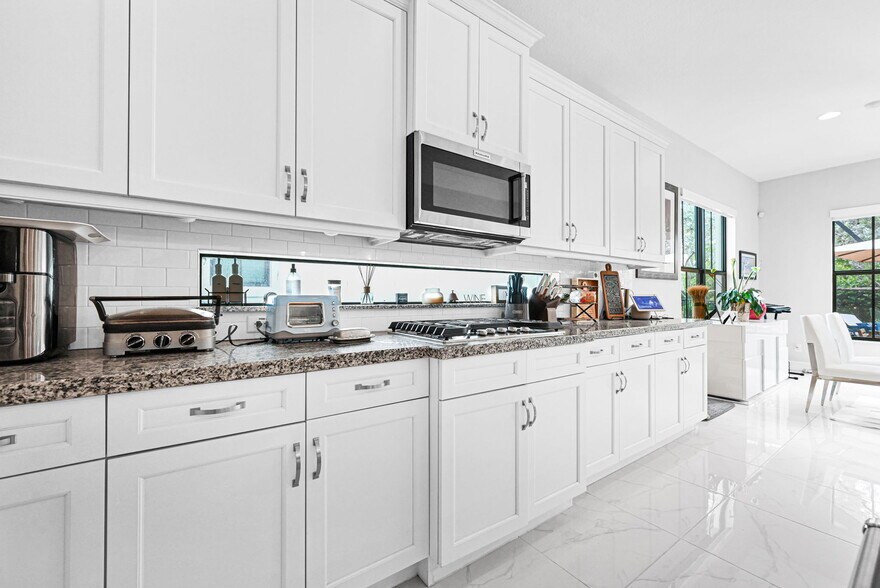 Building Photo - 8855 Watercrest Cir W