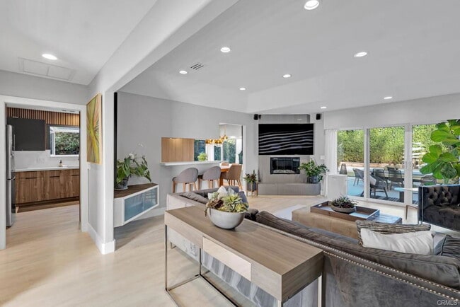 Building Photo - 4716 Tyrone Ave