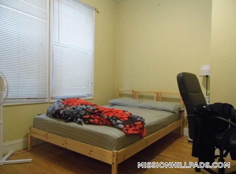 Building Photo - 733 Parker St