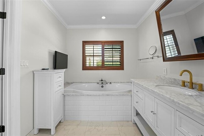 Building Photo - 1120 E Tropical Way