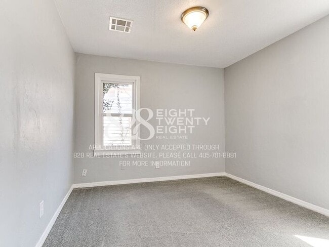 Building Photo - 3 Bed/1 Bath Single Family Home Available Now! Within 5 miles of TAFB!