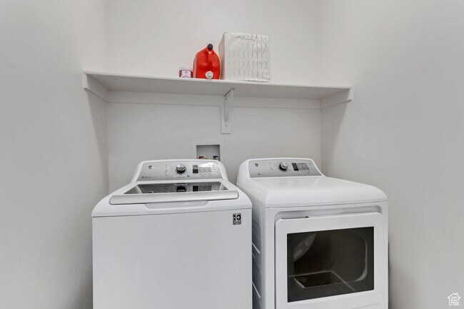 Building Photo - 461 S 900 W