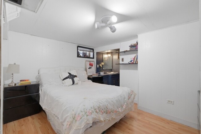 Building Photo - 9728 S Tripp Ave