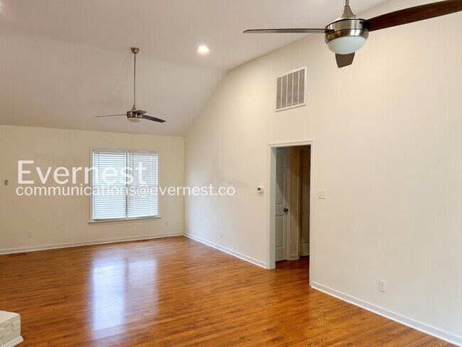 Building Photo - 2581 Glenridge Ct