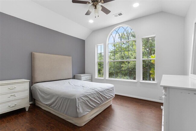 Building Photo - 3011 Grand Lakeview Dr