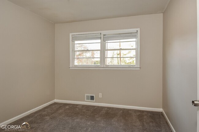 Building Photo - 4855 Campbellton Rd SW