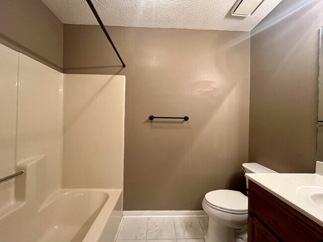 Building Photo - 220 Austinville Rd SW