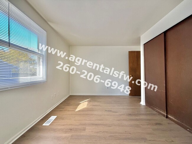 Building Photo - 3 Bedroom House