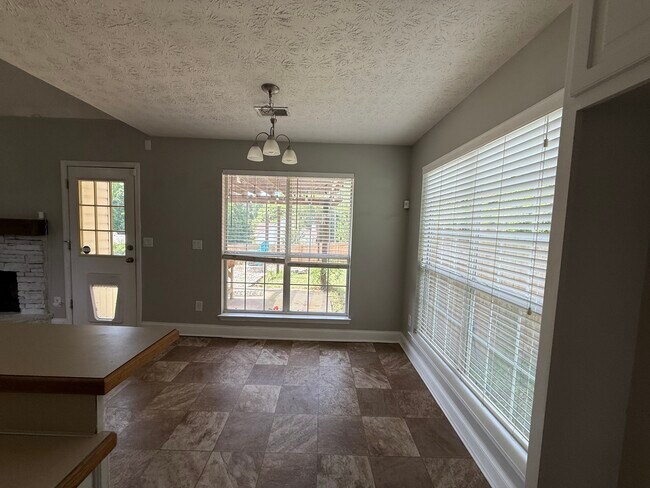 Building Photo - 945 Lochwolde Ln