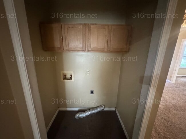 Building Photo - $1150 - 3 bed 1 bath - Single Family Home