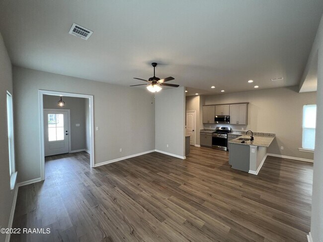 Building Photo - 307 Grassy Meadows Ln