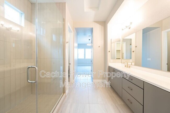 Building Photo - 3130 E Alicia Dr