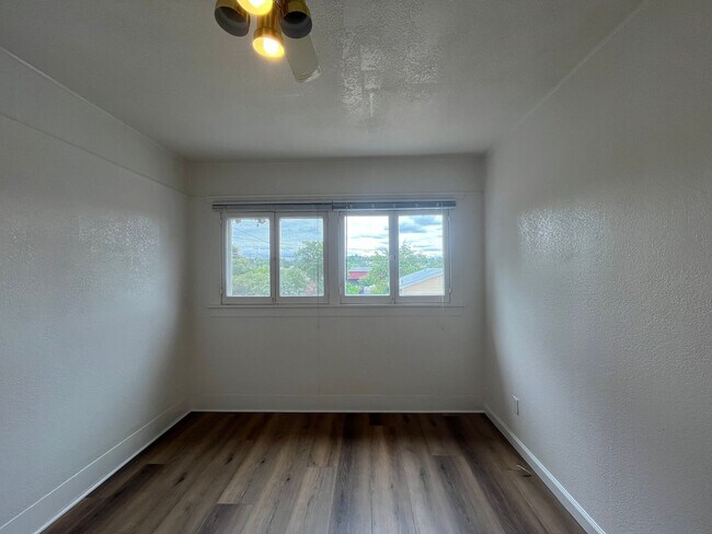 Building Photo - 1434