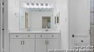 Building Photo - 5854 Royal Rdg Dr