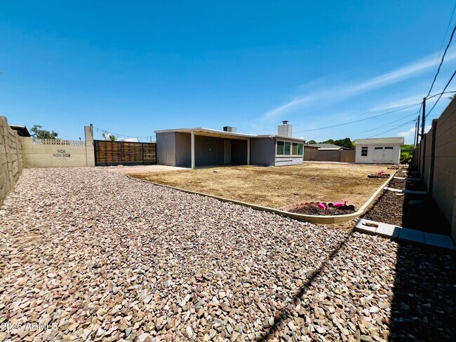 Building Photo - 1711 W Montecito Ave