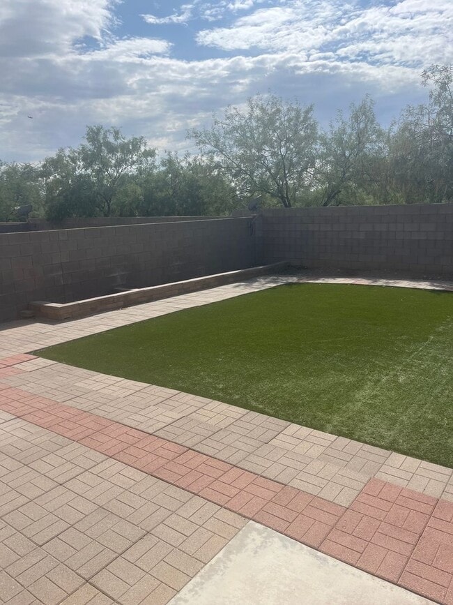 Building Photo - 8342 S Hunnic Dr