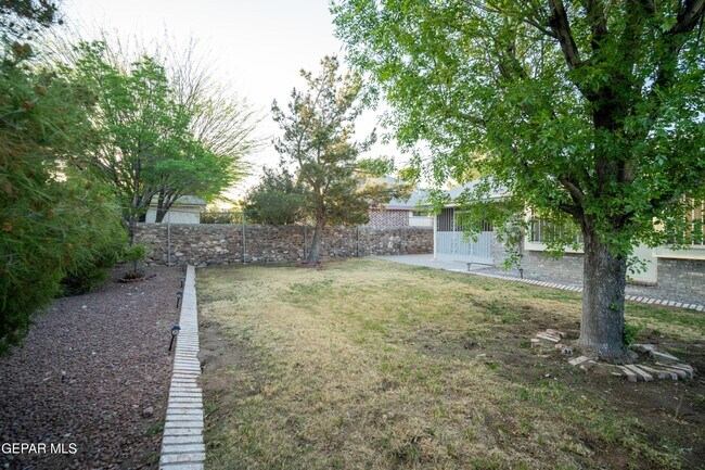 Building Photo - 588 Mogollon Cir