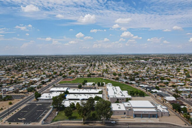 Building Photo - 5Bed/2Bath House at 35th Ave/Cactus! Move-In Ready on 04/02/2026! -- NO HOA!