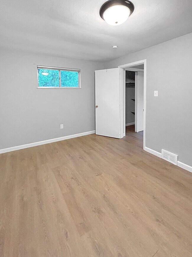 Building Photo - 114 McLaughlin Rd