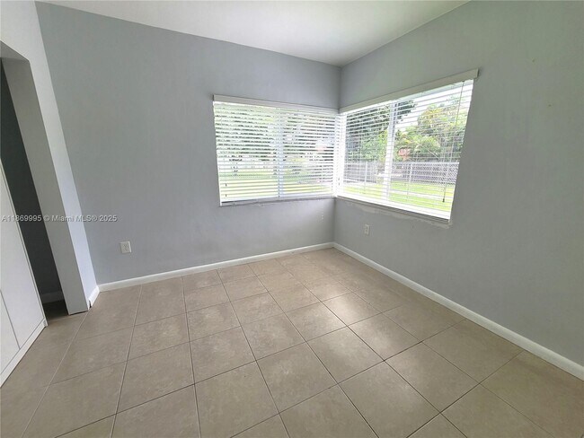 Building Photo - 8839 SW 28th St
