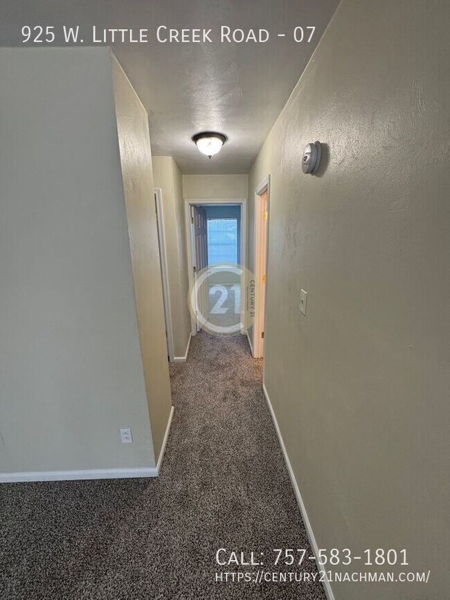 Building Photo - 925 W Little Creek Rd