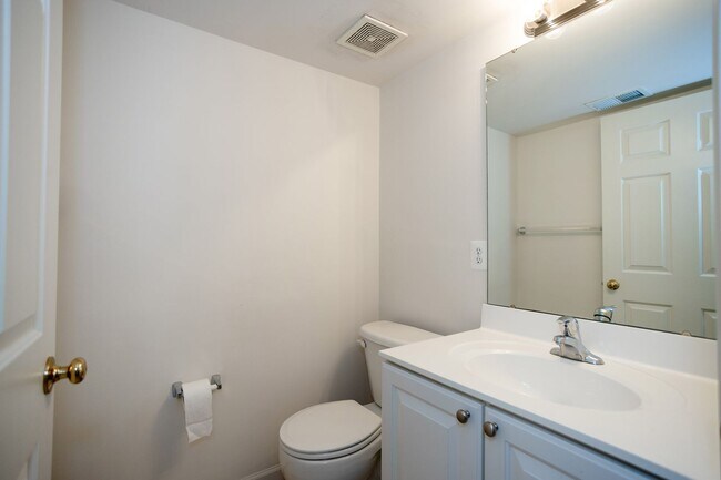 Building Photo - Spacious & Bright Home in Parks of Piedmon...
