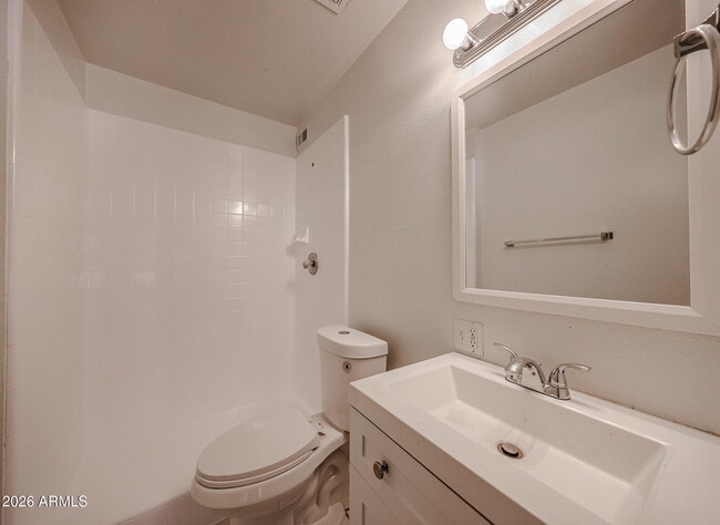 Building Photo - 2226 W Heatherbrae Dr