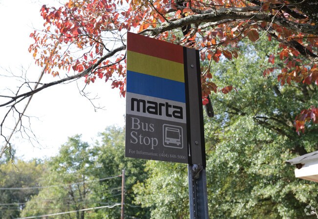 Building Photo - 879 Parsons St SW