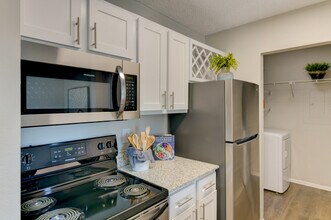 1BD, 1BA - 850SF - Kitchen
