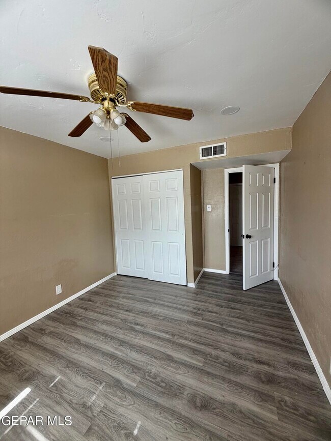 Building Photo - 601 Lomaland Dr