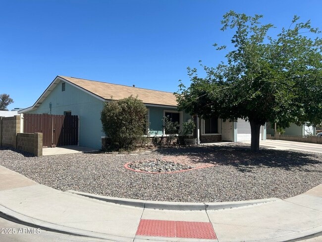 Building Photo - 14017 N 38th Dr
