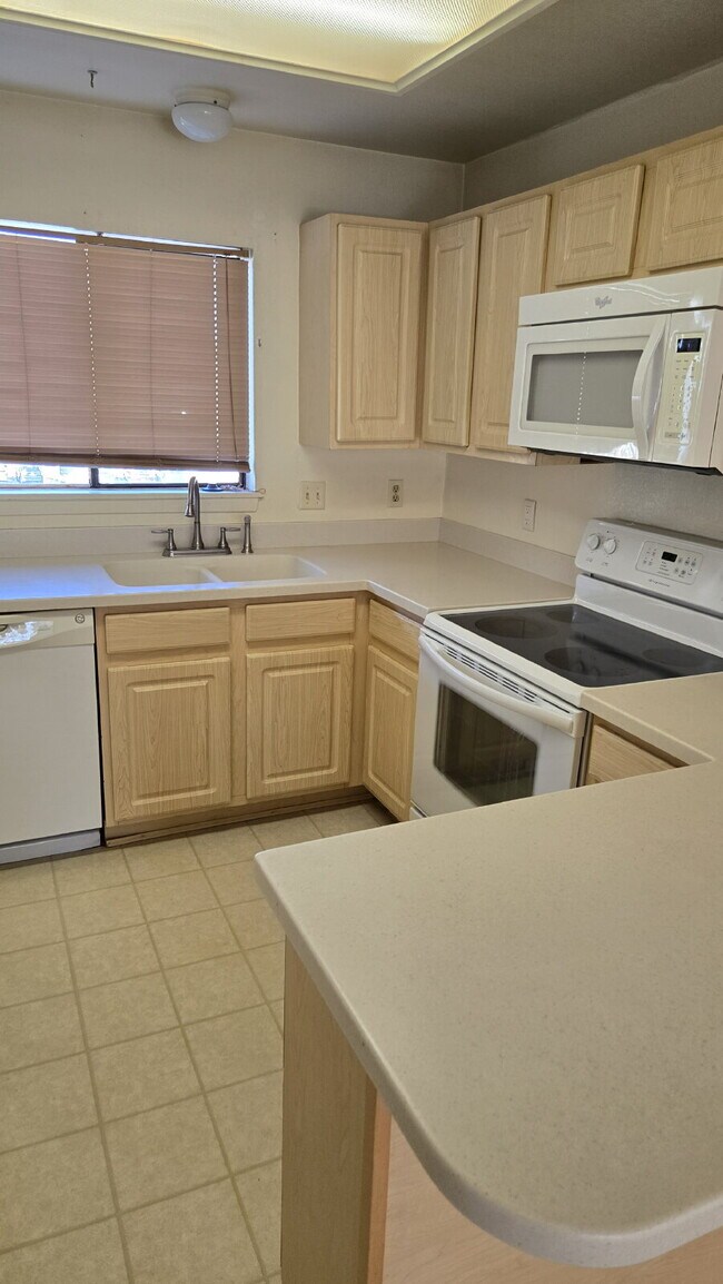 Building Photo - 8635 Clay St