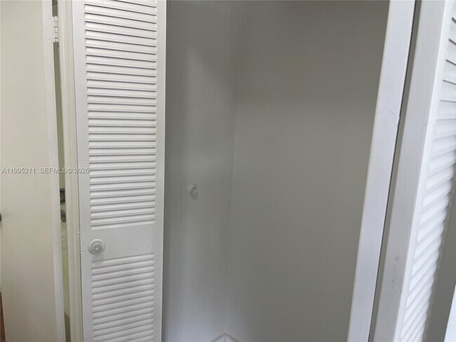 Building Photo - 3199 Foxcroft Rd