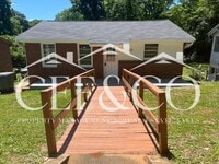 Building Photo - 2 bedroom now available in the City of Spartanburg!